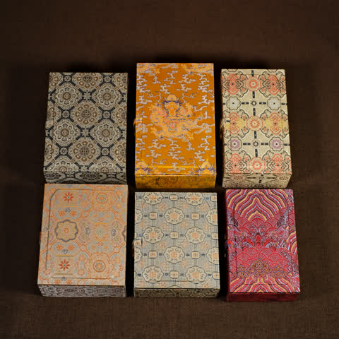 Signature gift packaging